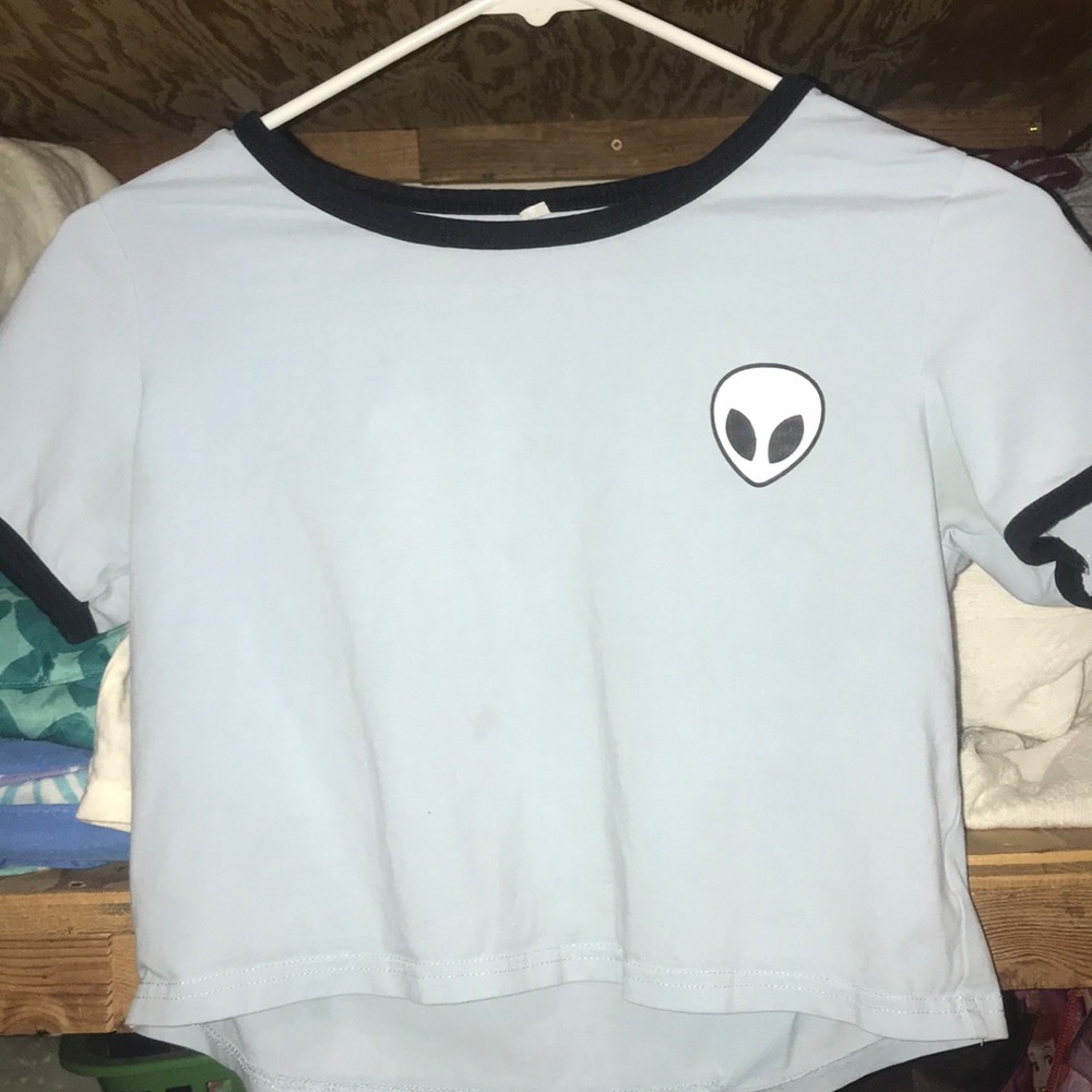 blue cropped tee